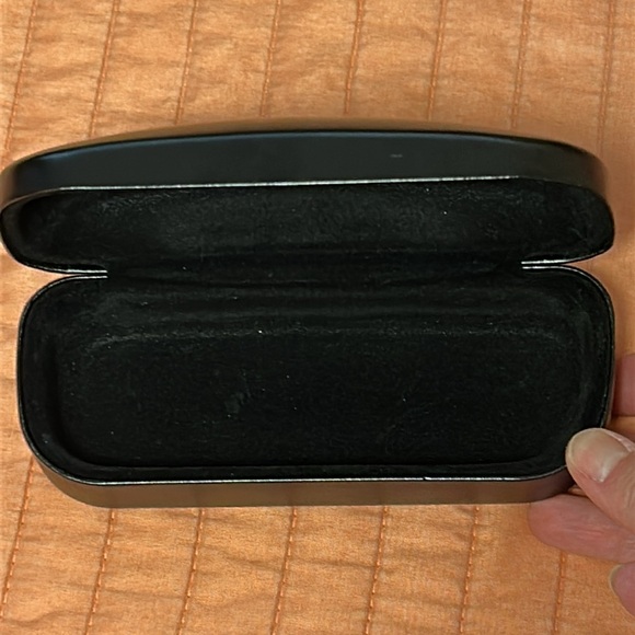 COACH Black Clam Shell Sunglass Case with Coach cleaning cloth - Picture 4 of 10